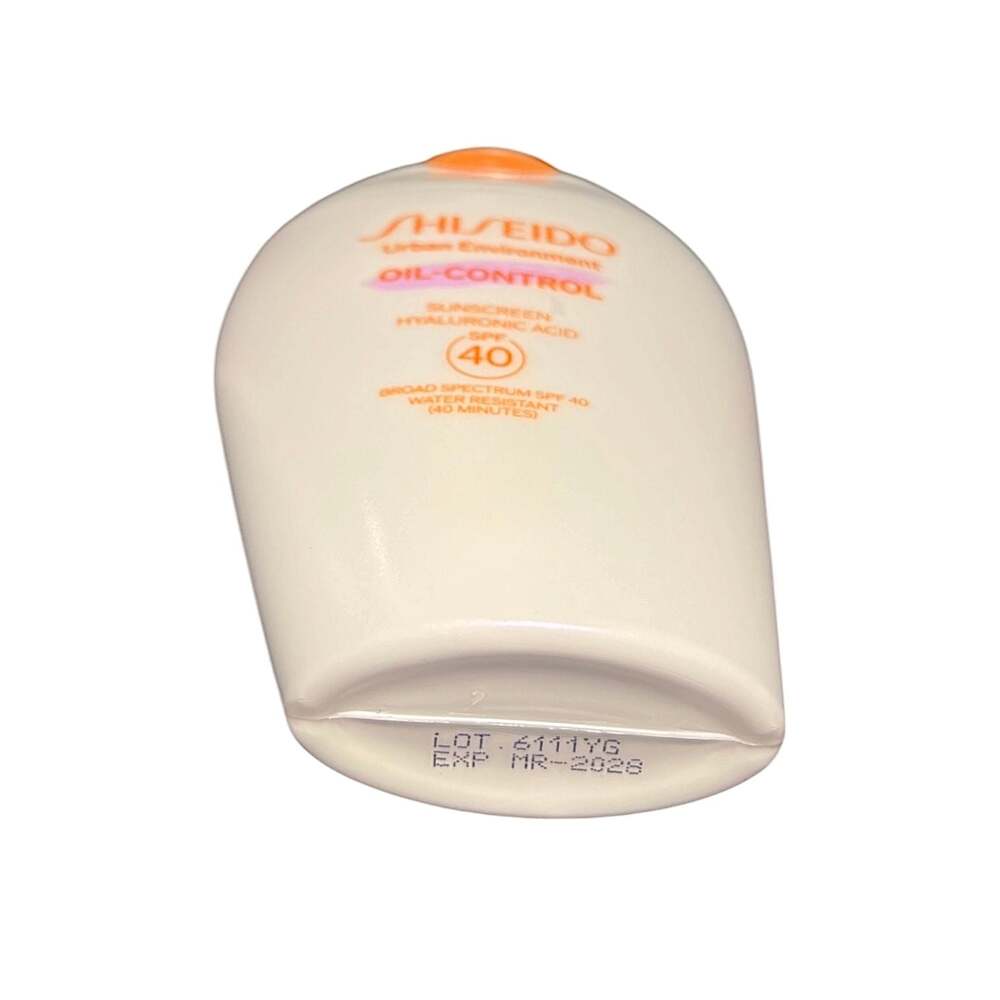Shiseido Urban Environment Oil-Control Sunscreen SPF 40 JUMBO size 4.8 fl oz - Picture 4 of 9